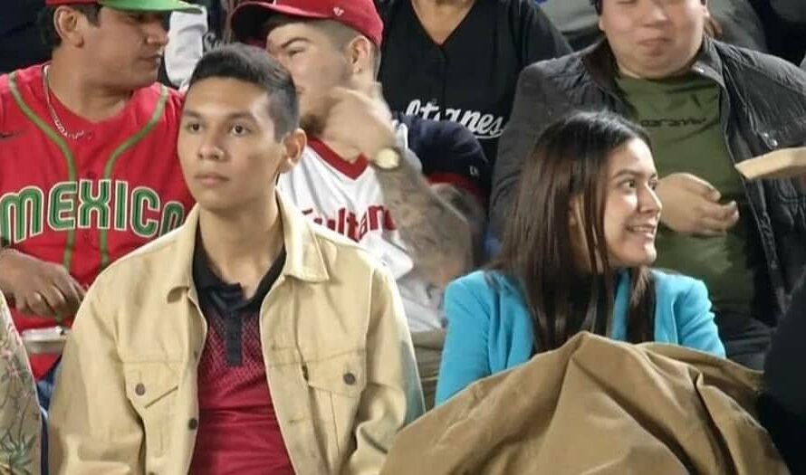 Mujer mexicana rechaza a su pareja y besa a otro en una ‘Kiss cam’
